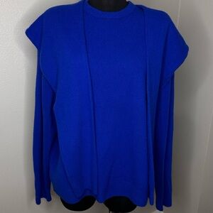 Gorgeous blue color 100% Wool knotted sweater.